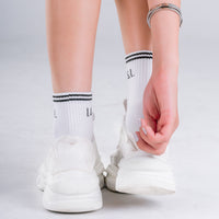 Sneaker Retro Damen Schwarz-Weiß – Retro & Vielseitig